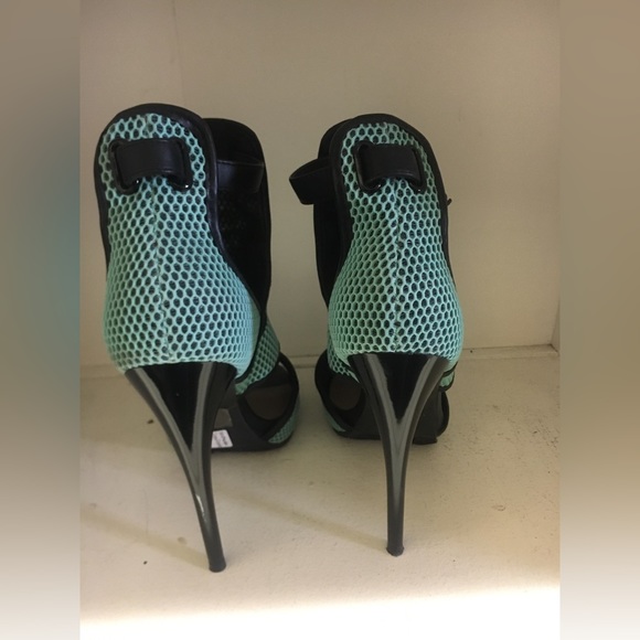 A pair of Steve Madden iggy azalea heel. Turquoise and black - Picture 4 of 4